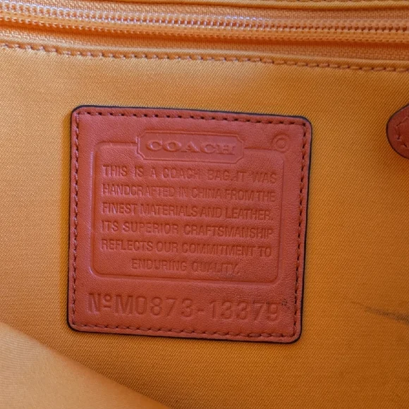 Vibrant Pink and Orange Tote Bag with Spacious Interior and Durable Material - Picture 12 of 14